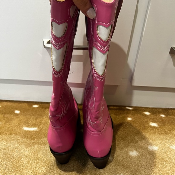 Pink heart boots BNWOT - Picture 3 of 6